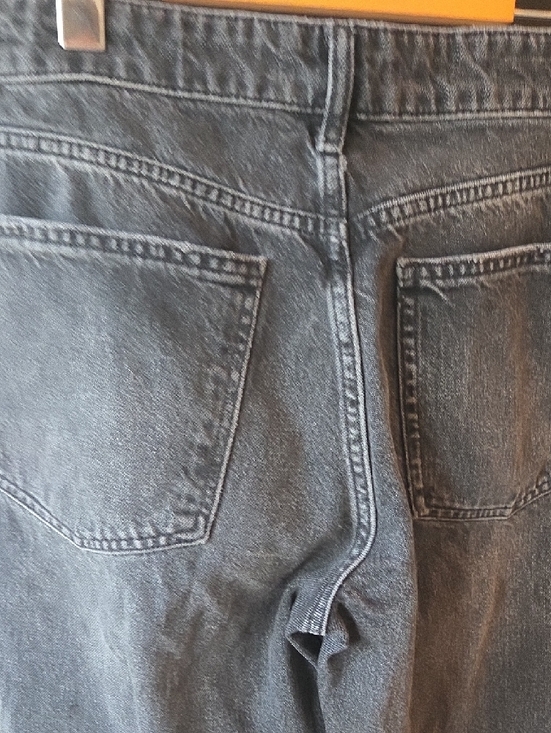 Straight-Leg Black Jeans - Picture 8 of 10